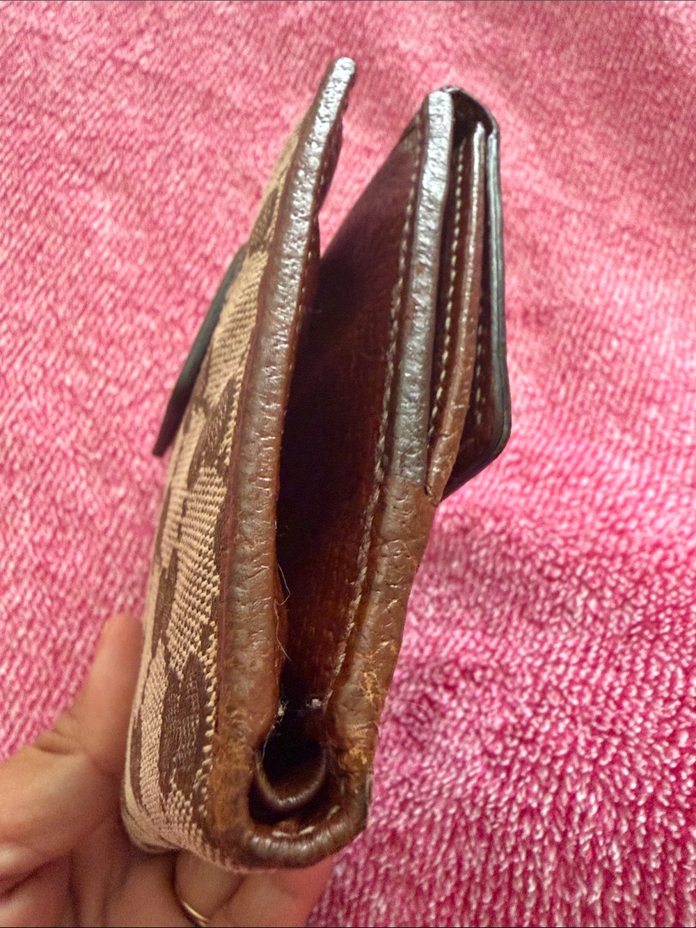Gucci Brown/Tan GG Canvas Bamboo Trim Crossbody - Picture 5 of 12
